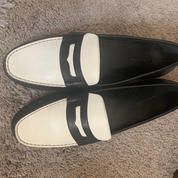 Classic Women's Cole Haan Spectator Penny B/W - Picture 4 of 17